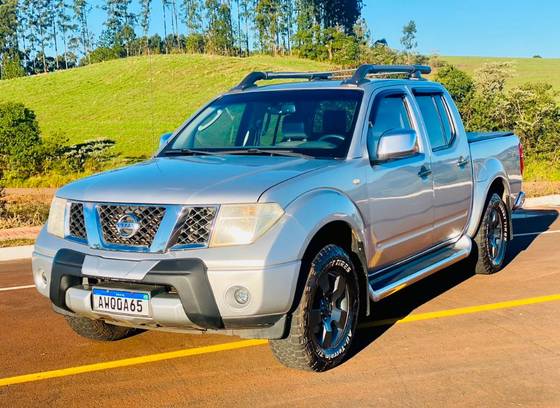 NISSAN FRONTIER 2.5 LE 4X4 CD TURBO ELETRONIC DIESEL 4P AUTOMÁTICO NISSAN FRONTIER 2.5 LE 4X4 CD TURBO ELETRONIC DIESEL 4P AUTOMÁTICO
